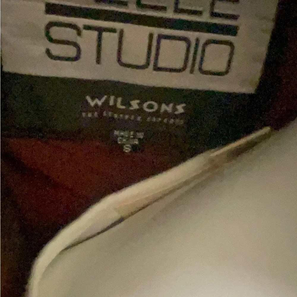 Wilson's leather 100% leather jacket is soft and shiny. Beautiful design - Picture 14 of 16